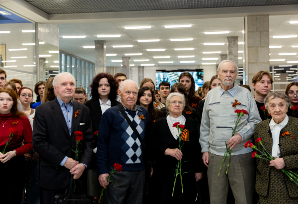Церемония возложения — в знак памяти, гордости и благодарности героям войны
