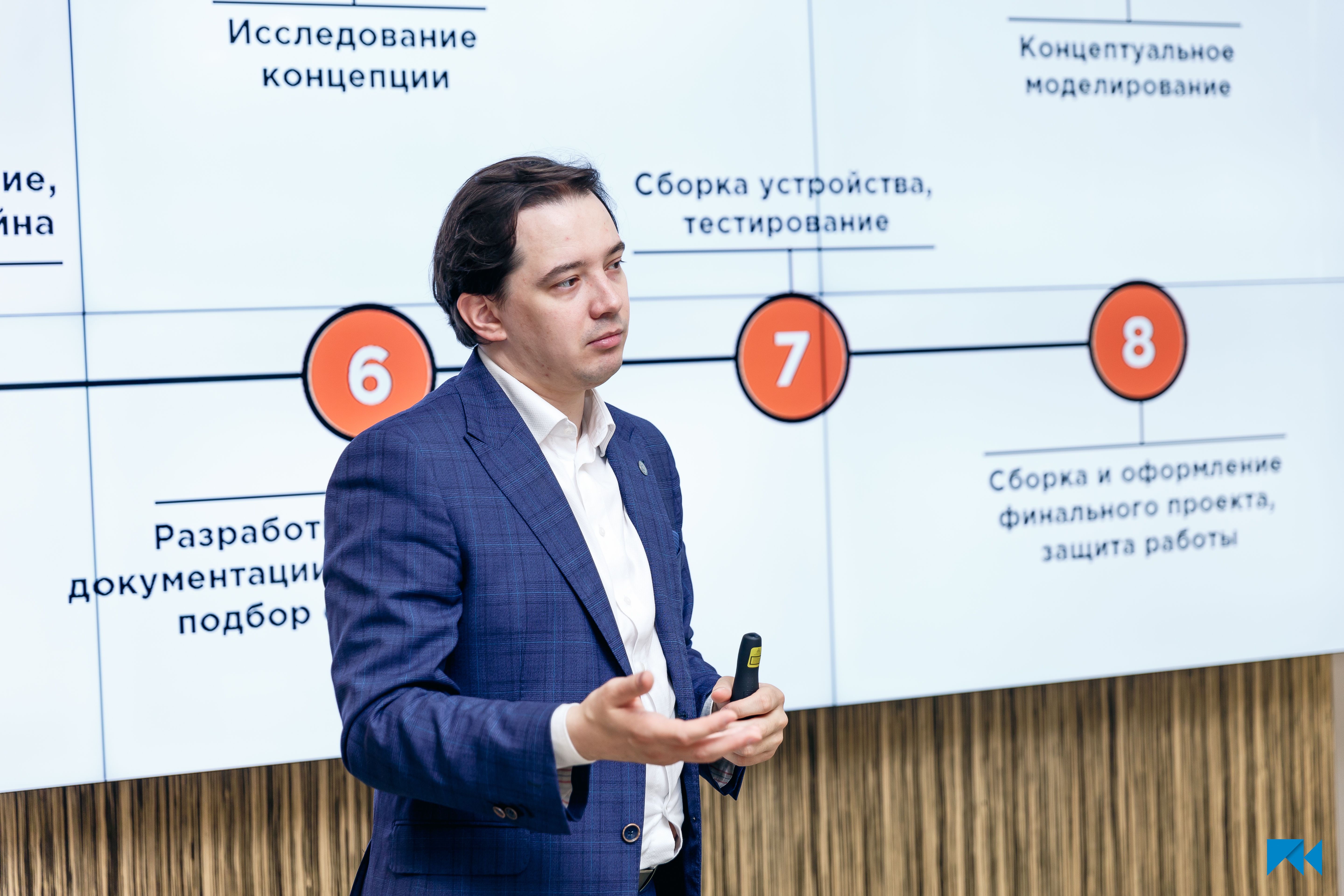 Лектор.jpg